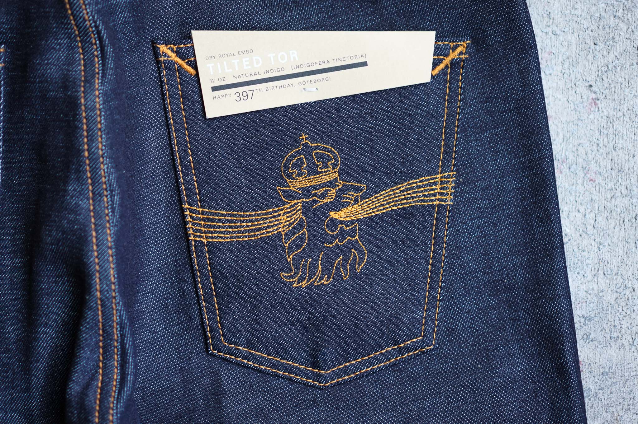 nudie jeans tilt tor dry royal embo